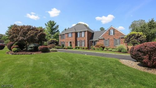 7 Manor Dr, Warren, NJ, 07059-6138 | Card Image