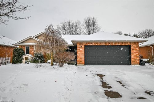 18 Alsop Ave, Fenwick, ON, L0S1C0 | Card Image