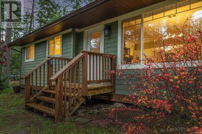 312 Spruce Ave, House other with 3 bedrooms, 2 bathrooms and null parking in Gabriola BC | Image 2