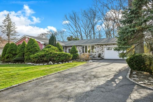 4 Feather Ln, Commack, NY, 11725-1207 | Card Image
