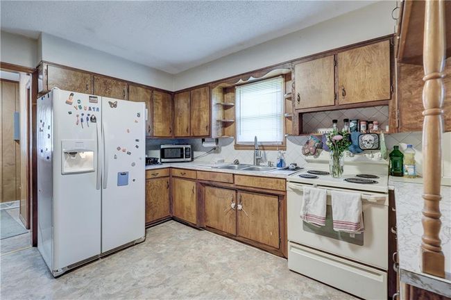 908 E 11 Th St, House other with 3 bedrooms, 2 bathrooms and null parking in Pittsburg KS | Image 10