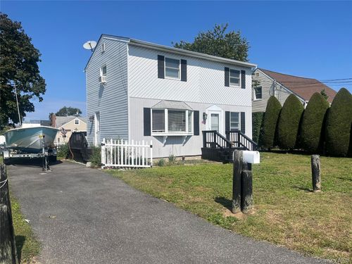13 Flint Rd, Amityville, NY, 11701-4023 | Card Image