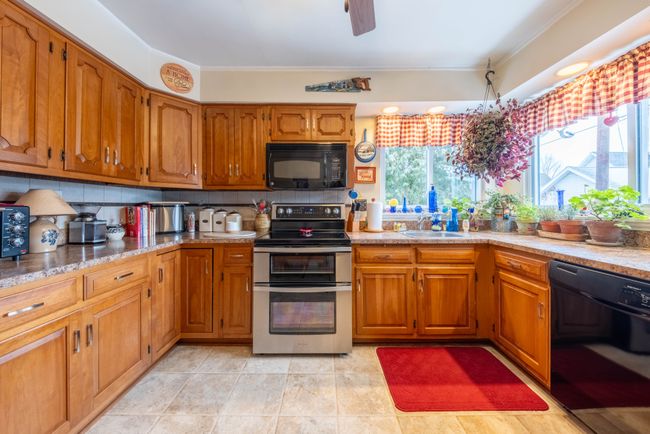 920 Clinton Ave, House other with 3 bedrooms, 2 bathrooms and null parking in Saint Clair MI | Image 6