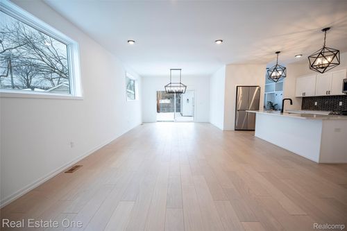 3351 Cummings Ave, Royal Oak, MI, 48073-6501 | Card Image