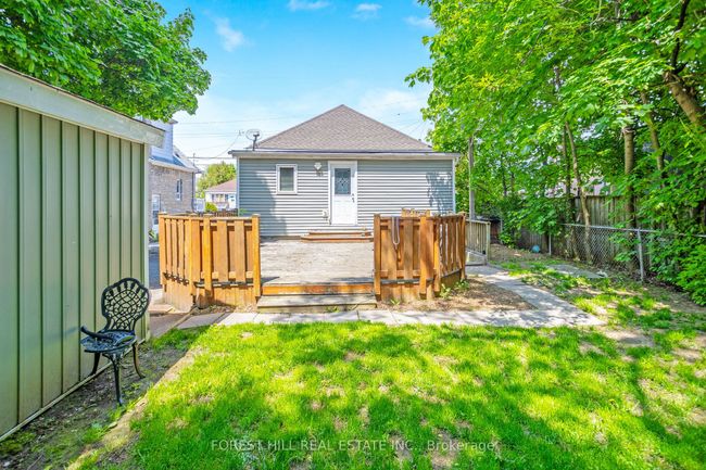 224 Brucedale Ave E, Home with 4 bedrooms, 2 bathrooms and 3 parking in Hamilton ON | Image 29