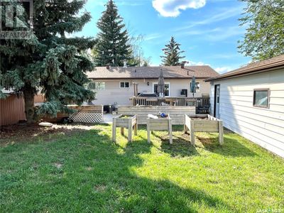 2472 Ross Cres, House other with 4 bedrooms, 3 bathrooms and null parking in North Battleford SK | Image 2