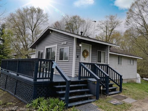 2543 Henry Rd, Lapeer, MI, 48446-9037 | Card Image