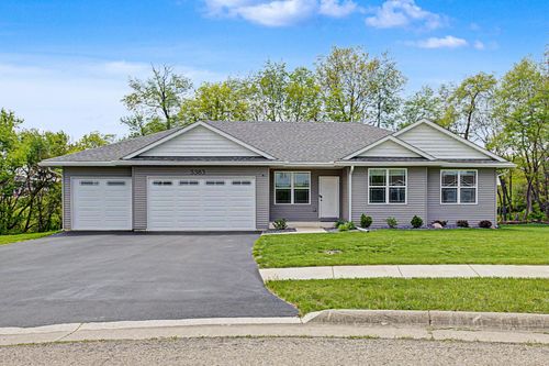 3383 Daren Dr, Freeport, IL, 61032-4484 | Card Image