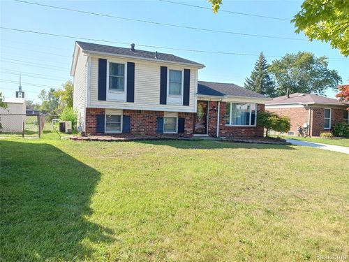 19117 Hyde Park Ct, Woodhaven, MI, 48183-4336 | Card Image