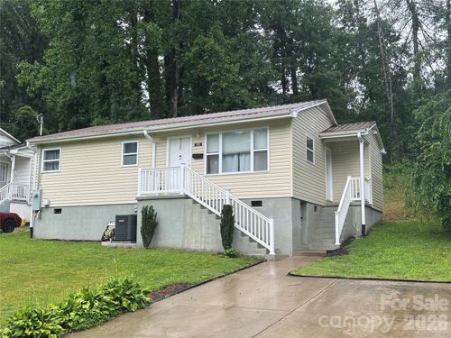 212 Maple Ave, Marion, NC, 28752-3597 | Card Image