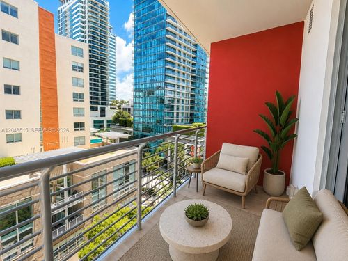 814-90 Ne 32nd St, Miami, FL, 33137-5692 | Card Image
