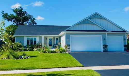 404 Westwood Dr, River Falls, WI, 54022-7520 | Card Image