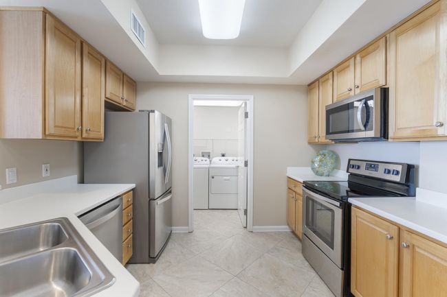 605 E SBT Kitchen | Image 11