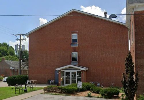 21 E Saint Joseph St, Perryville, MO, 63775-2049 | Card Image