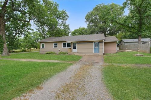 301 E 3rd St, Altamont, KS, 67330-8801 | Card Image