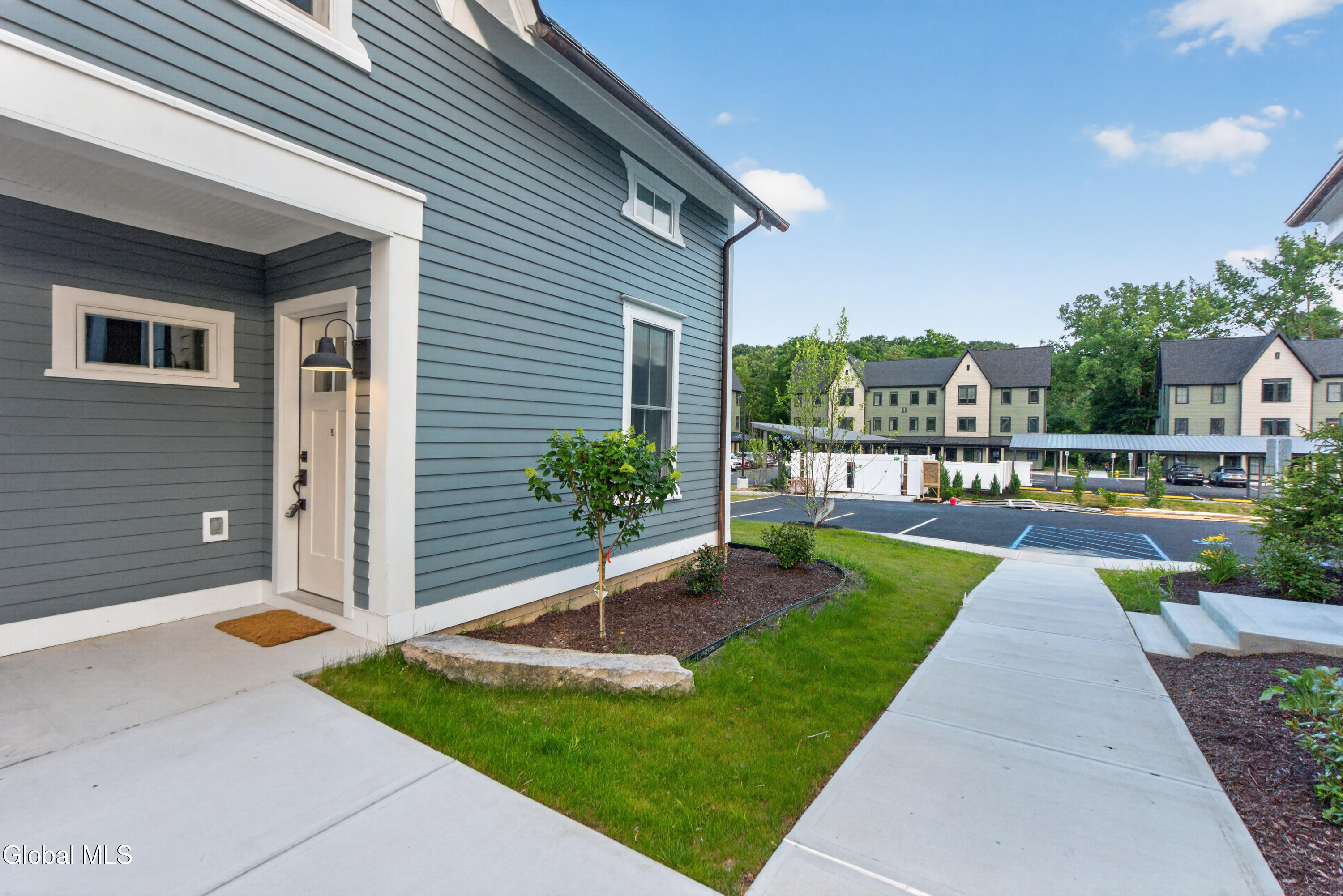 Residential in Saratoga Springs, Outside 3