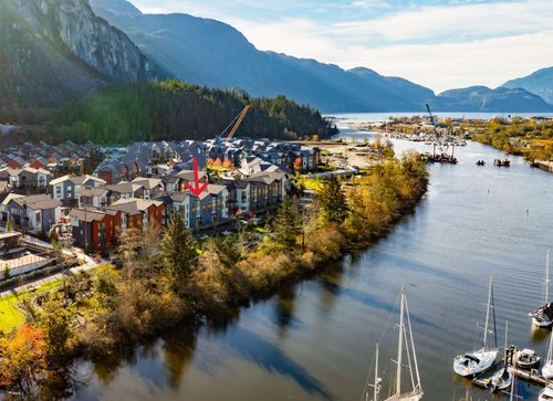 38081 Helm Way, Squamish, BC, V8B1E6 | Card Image