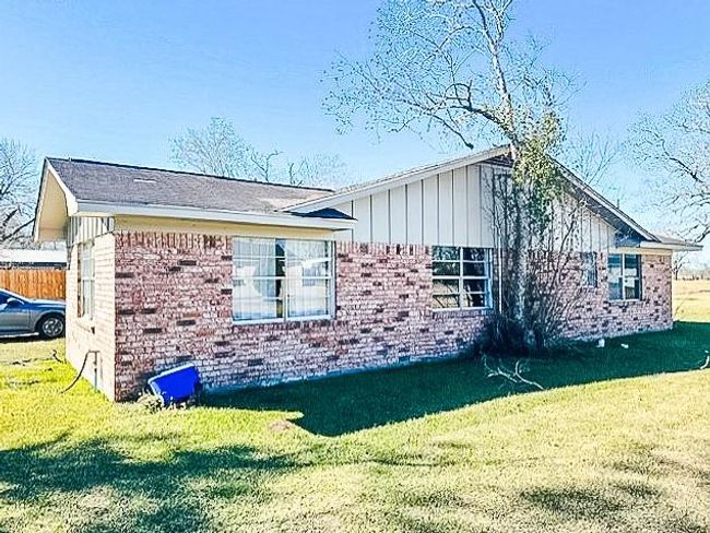 110 Cedar St, House other with 3 bedrooms, 2 bathrooms and 1 parking in Louise TX | Image 12
