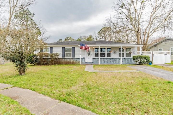 Dog River Ct, Mobile, AL 36605