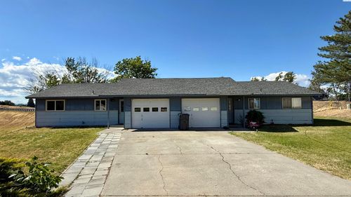 924-920-924 Burgundy Pl, Prosser, WA, 99350-1256 | Card Image