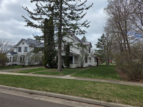 520 Miles St, Chippewa Falls, WI, 54729-2227 | Card Image