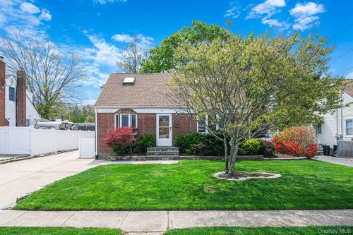 26 Bogart St, Huntingtn Sta, NY, 11746-3305 | Card Image