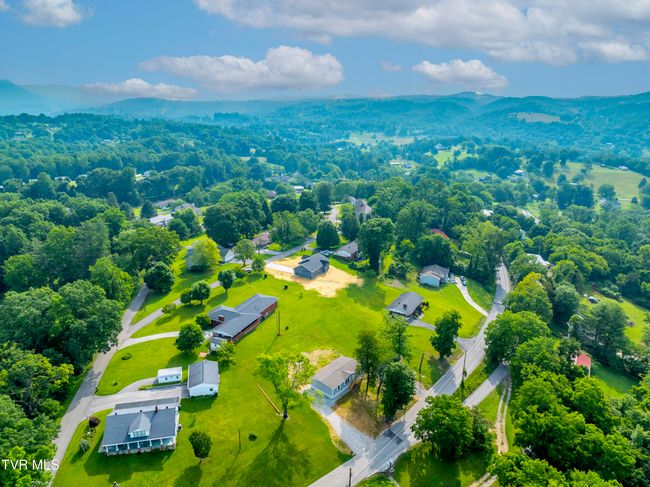 1826 Loop Rd, House other with 3 bedrooms, 2 bathrooms and null parking in La Follette TN | Image 33