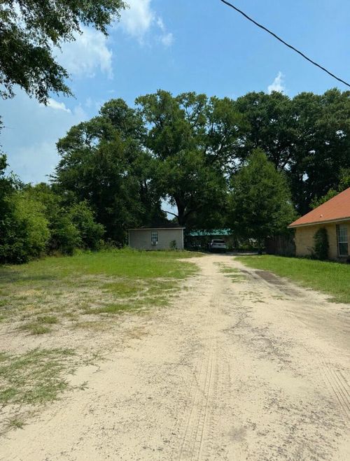 b-692B E Williams Ave, Crestview, FL, 32539-4634 | Card Image