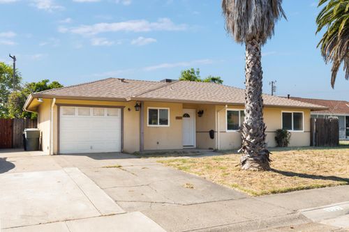 3827 Lankershim Way, North Highlands, CA, 95660-3744 | Card Image