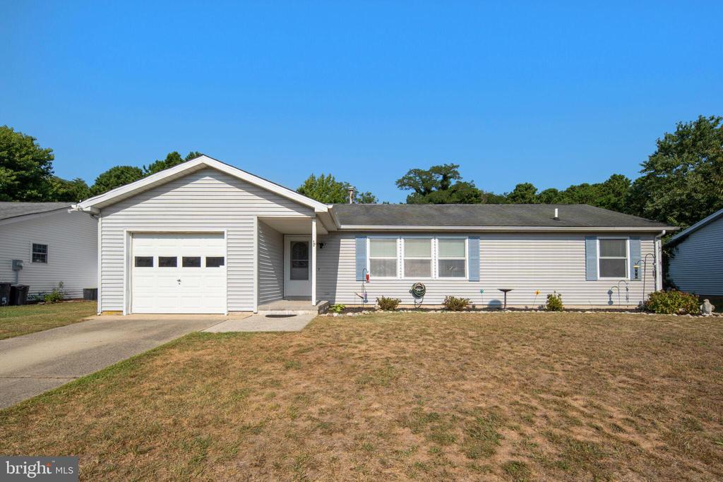 Navajo Dr, Waretown, NJ 08758