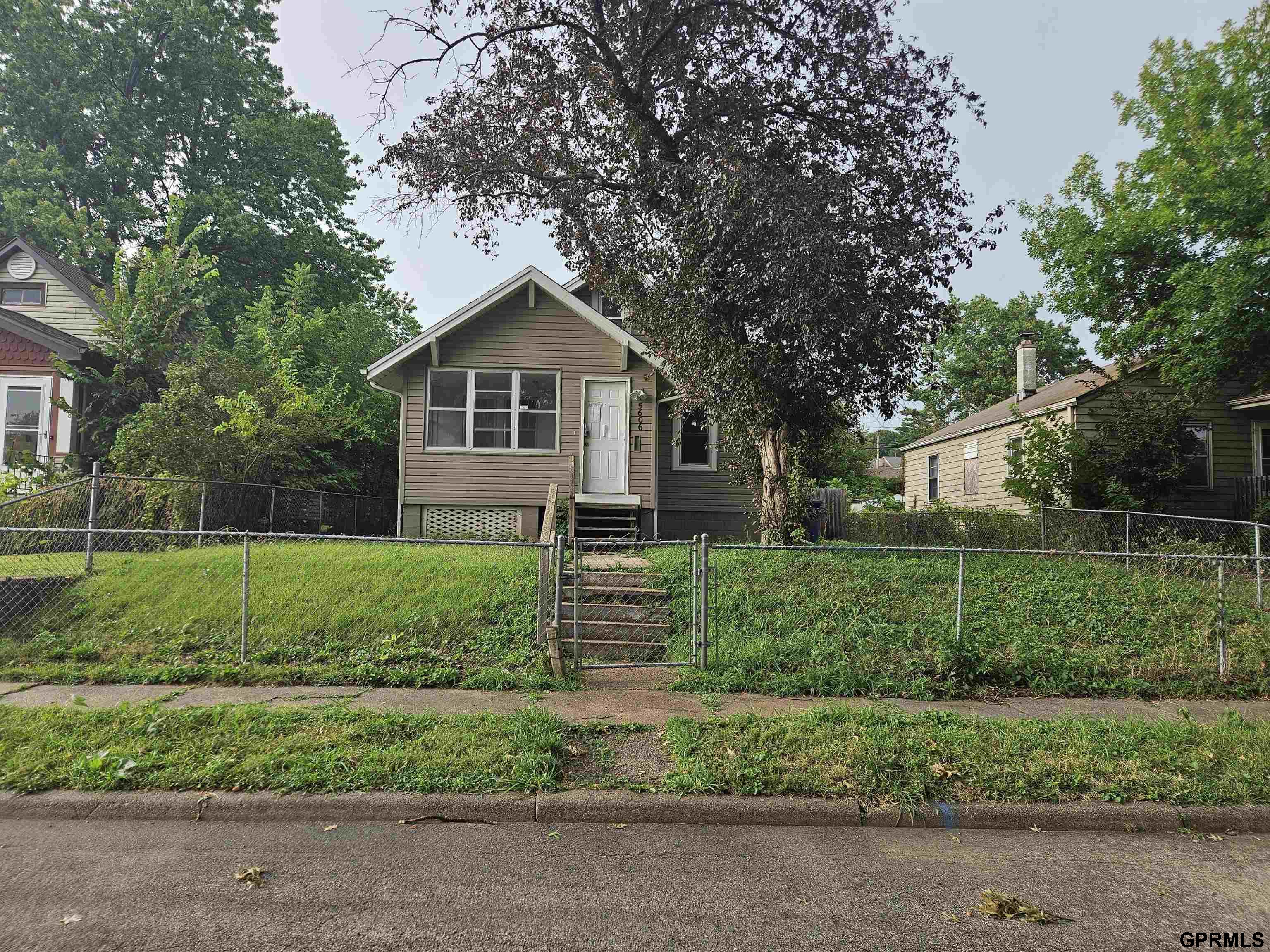 Frances St, Omaha, NE 68106