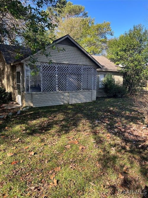 529 Chisholm St, Montgomery, AL, 36110-2125 | Card Image