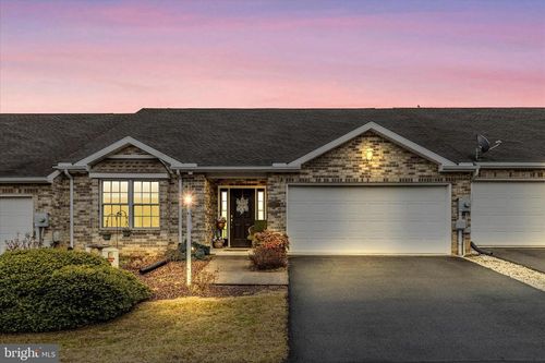 608 Brookview Dr, Greencastle, PA, 17225-1061 | Card Image