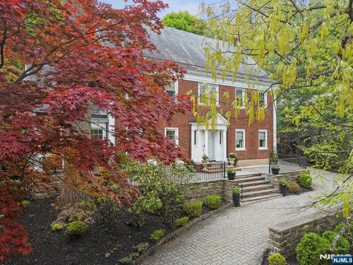 174 Highland Ave, Montclair, NJ, 07042-1914 | Card Image