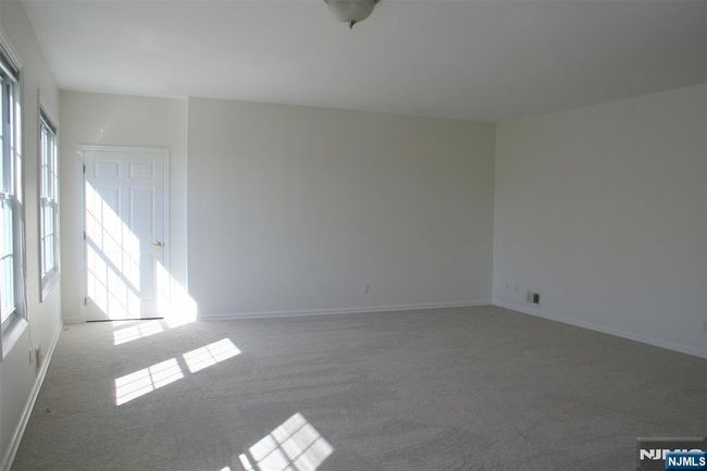 16 N Maple Ave, Condo with 1 bedrooms, 1 bathrooms and null parking in Park Ridge NJ | Image 4