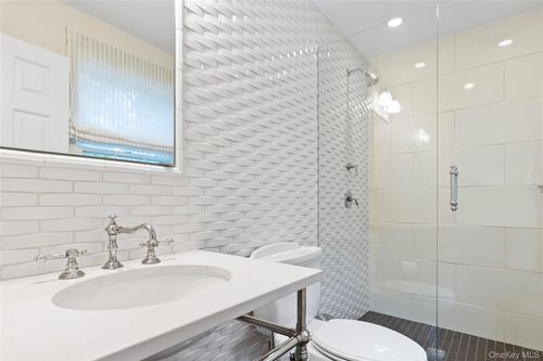 6 Round House Ct, Bedford, NY, 10506-2216 | Card Image