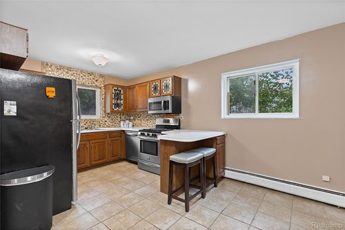 1107 Odessa Dr, Holly, MI, 48442-1044 | Card Image
