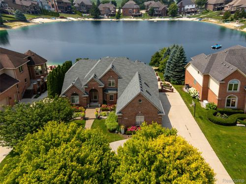 52455 Indian Summer Dr, Chesterfield, MI, 48051-1979 | Card Image