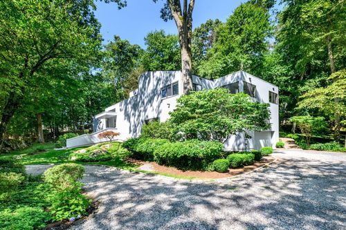 33 Mill Brook Rd W, Stamford, CT, 06902-1019 | Card Image