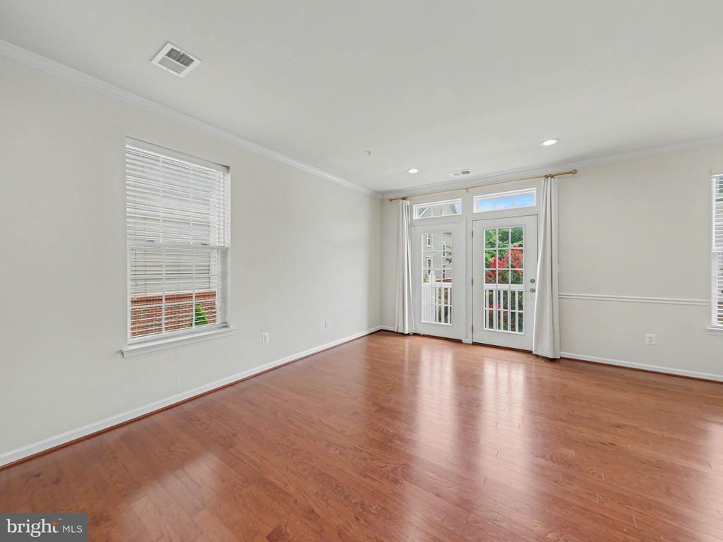 Residential in WOODBRIDGE 4