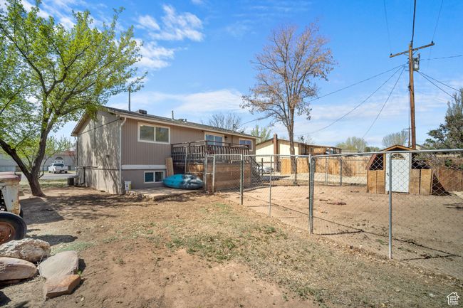 View of yard with fence | Image 27