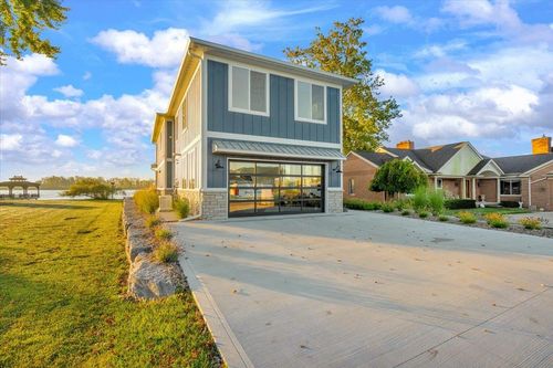 488 Lathrop St, Algonac, MI, 48001-1639 | Card Image