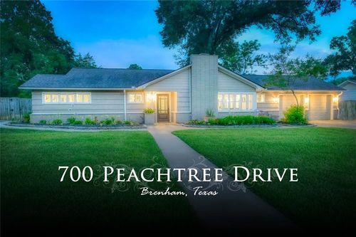 700 Peachtree Dr, Brenham, TX, 77833-4958 | Card Image