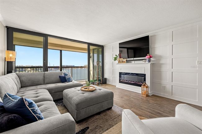 Breathtaking Waterfront Views | Image 4