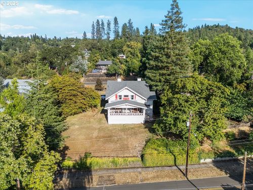1047 Se Main St, Roseburg, OR, 97470-4865 | Card Image