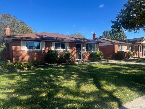 22211 Violet St, Saint Clair Shores, MI, 48082-1983 | Card Image