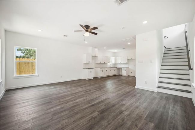 Kithchen/living/dining | Image 6