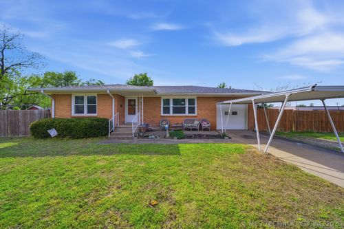 318 18th St, Collinsville, OK, 74021-1717 | Card Image