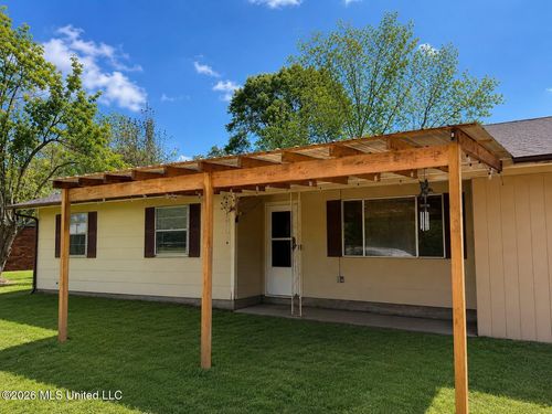 527 Carpenter St, Utica, MS, 39175-9705 | Card Image