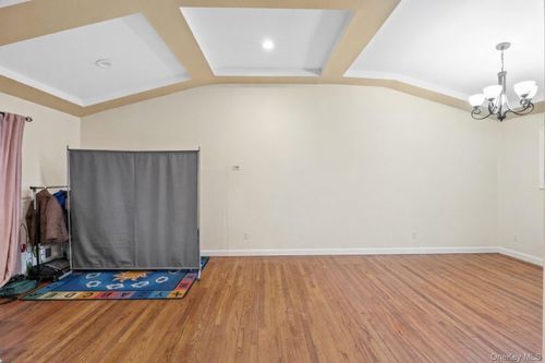 85 Bedford Ave, Freeport, NY, 11520-1721 | Card Image